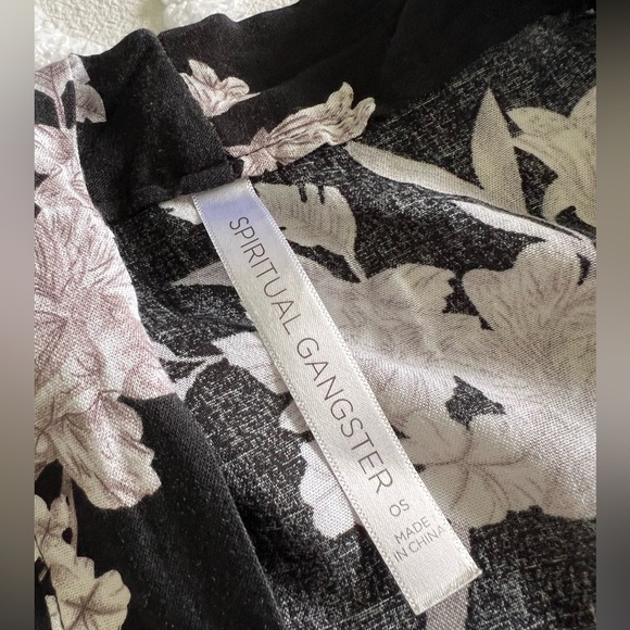 Spiritual Gangster Bold Boho Floral Print Black White Kimono Robe open Cardigan - Picture 9 of 11